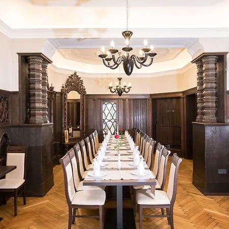 Amts-apotheke Hotel 4*