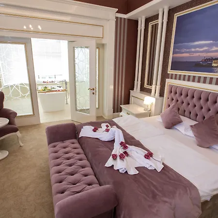 Amts-apotheke Hotel 4*