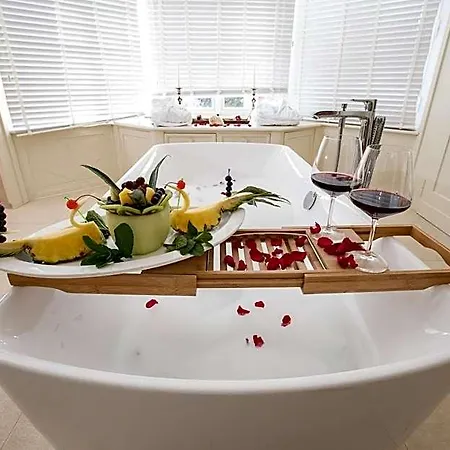 Amts-apotheke فندق 4*