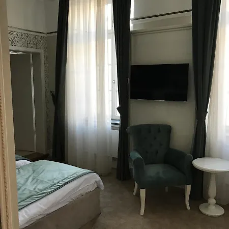 Otel Amts-apotheke 4*