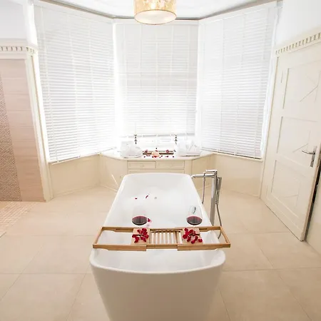 Otel Amts-apotheke 4*