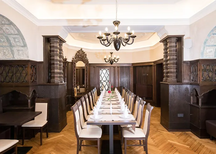 Amts-apotheke Hotel 4*